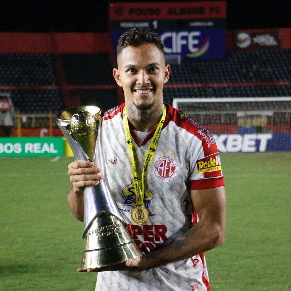 Volante Juninho, ex-América-RN, é o 13º jogador confirmado pelo Treze para a temporada 2024 — Foto: Reprodução