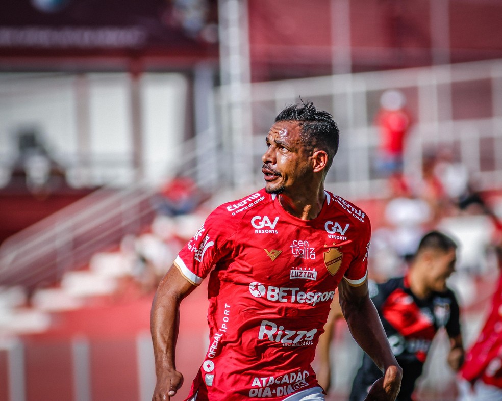 Fernando jogou apenas seis jogos pelo Vila e foi para o Inter — Foto: Roberto Corrêa/VNFC