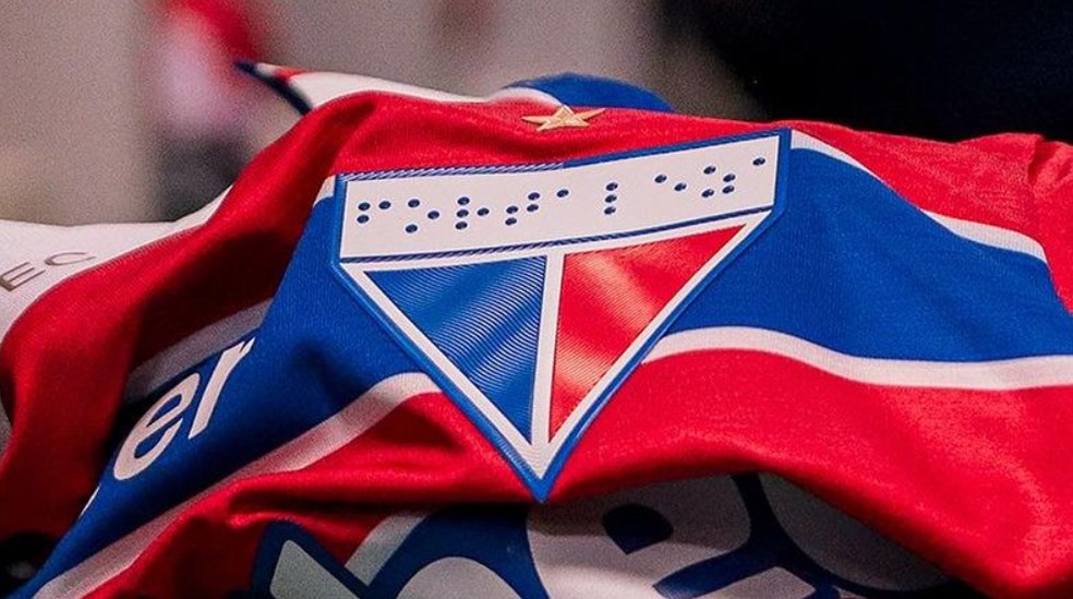 Fortaleza, Camisa, braille — Foto: Mateus Lotif / Fortaleza EC