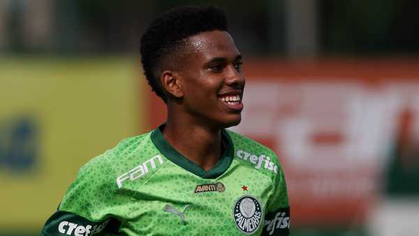 estêvão do palmeiras precisa para se tornar o artilheiro mais jovem do brasileirão