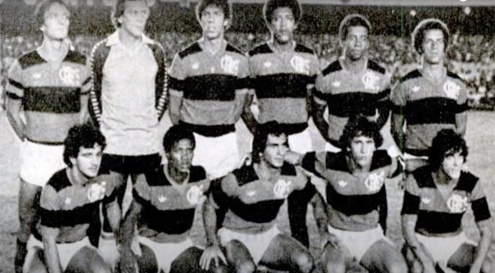 Reinaldo integrou elenco campeão pelo Flamengo, com Zico, Júnior, Leandro, Mozer, Andrade e Tita — Foto: Reprodução