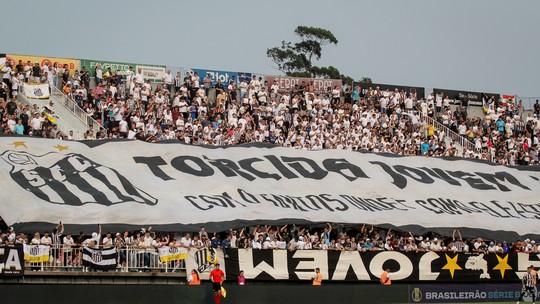 Torcida do Santos cobra acesso, e Pituca diz: "Hoje demos boa resposta" - Foto: (Lucas Gabriel Cardoso/AGIF)