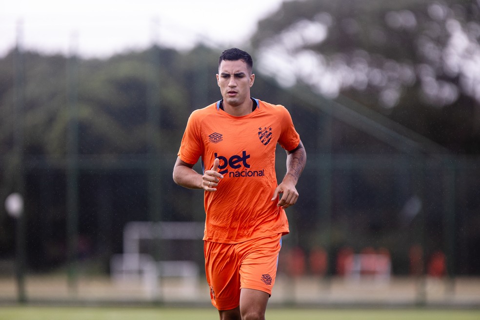 Christian Rivera, ex-volante do Sport, em foto relacionada ao transfer ban do Sport