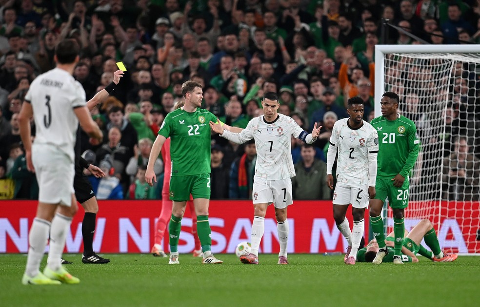 Astro afirmou que defensor da Irlanda estava exagerando em reação — Foto: Getty Images