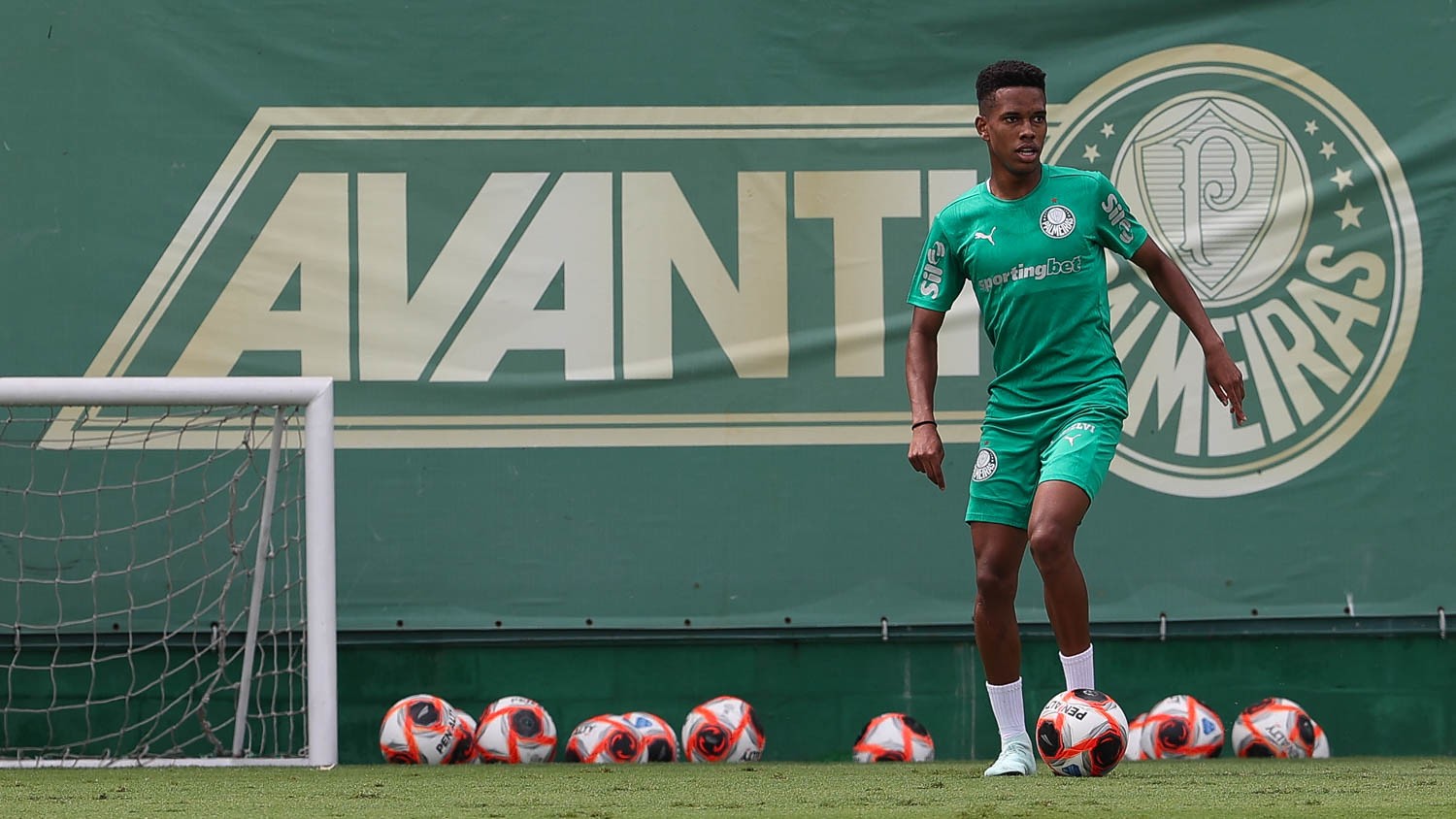 Estêvão Vai em Busca de Título Como Protagonista no Palmeiras e Quebra de Jejum