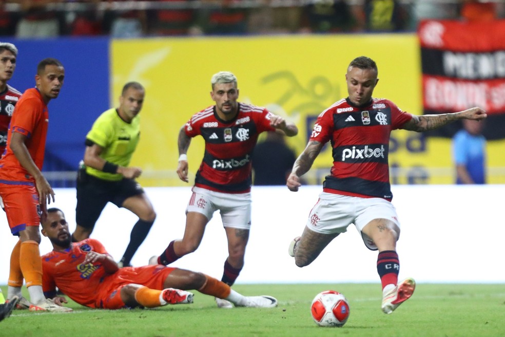 Arrascaeta e Everton Cebolinha - Flamengo x Audax — Foto: Gilvan de Souza e Marcelo Cortes / CRF