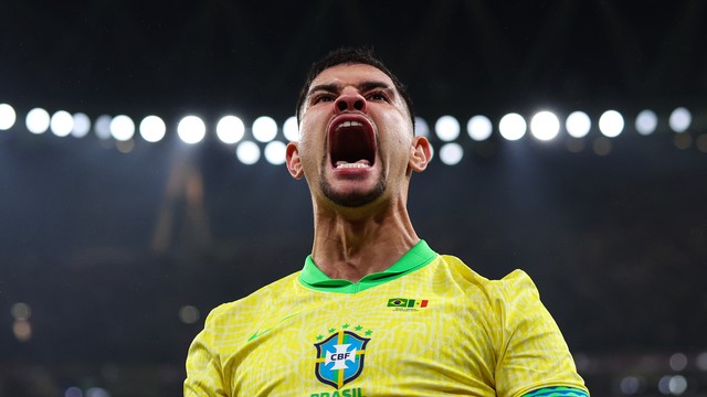 Bruno Guimar&atilde;es comemora um dos gols do Brasil contra Senegal