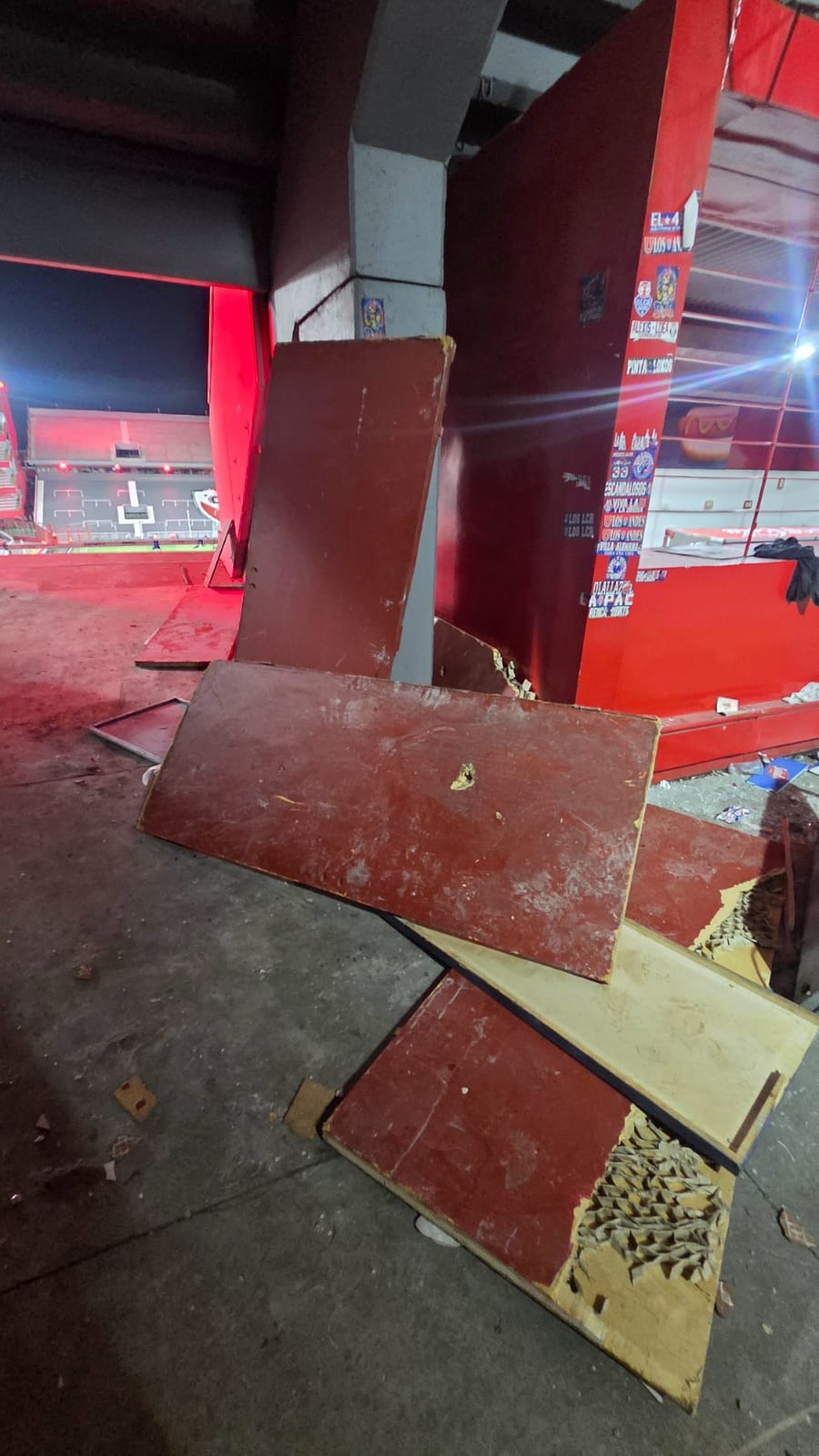 Setor da La U ap&oacute;s confus&atilde;o com torcedores do Independiente &mdash; Foto: X/NicolasSinger