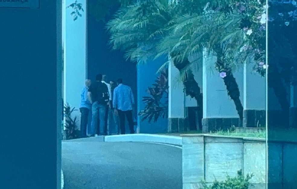 Acertado com Cruzeiro, Tite chega à Toca da Raposa junto com representantes do clube — Foto: Guilherme Macedo / ge