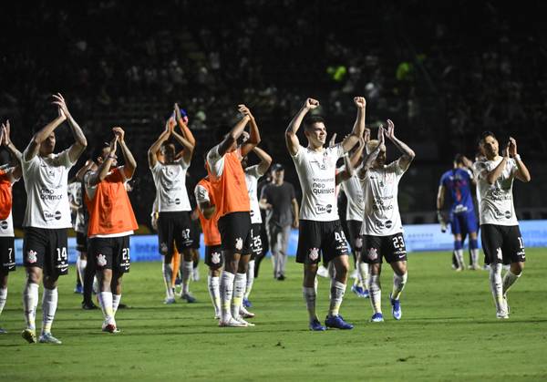 Análise: Corinthians brinca com fogo por três minutos, mas ganha alívio no Brasileirão