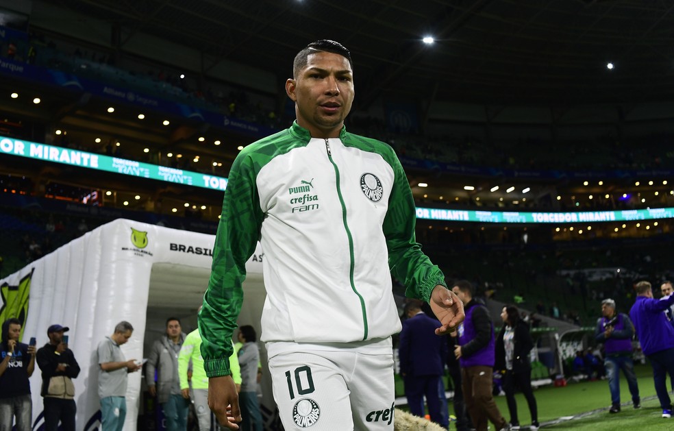 Rony no aquecimento para Palmeiras x Cruzeiro, pela 19ª rodada do Brasileirão — Foto: Marcos Ribolli