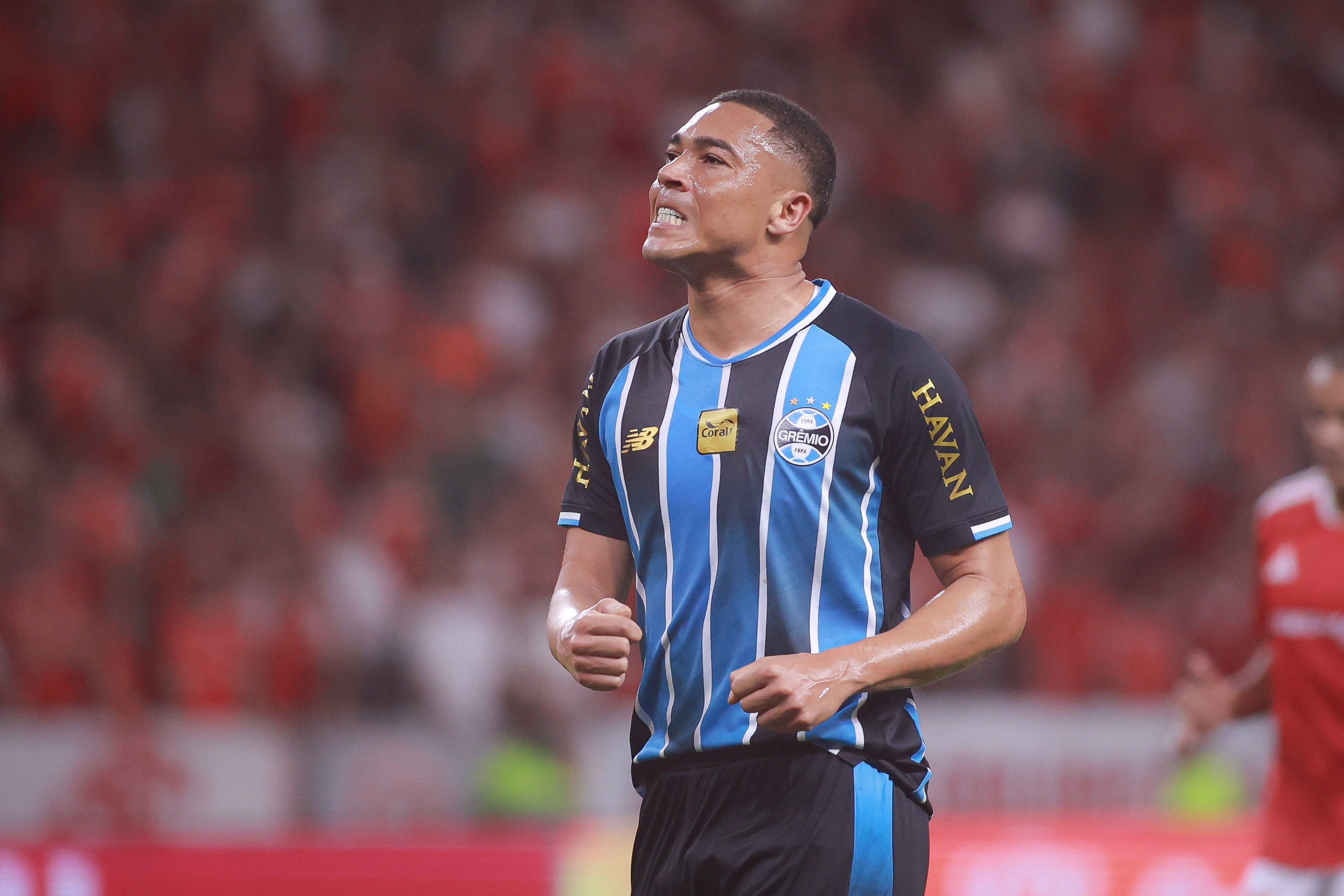 CBF reconhece ao Inter que Carlos Vinicius deveria ser expulso em Gre-Nal da Copa do Brasil