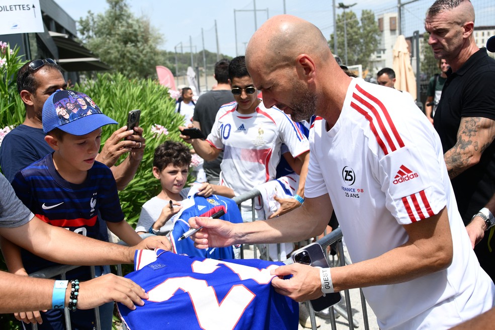 Zidane reunirá campeões mundiais de 1998 para comemorar 25 anos do título