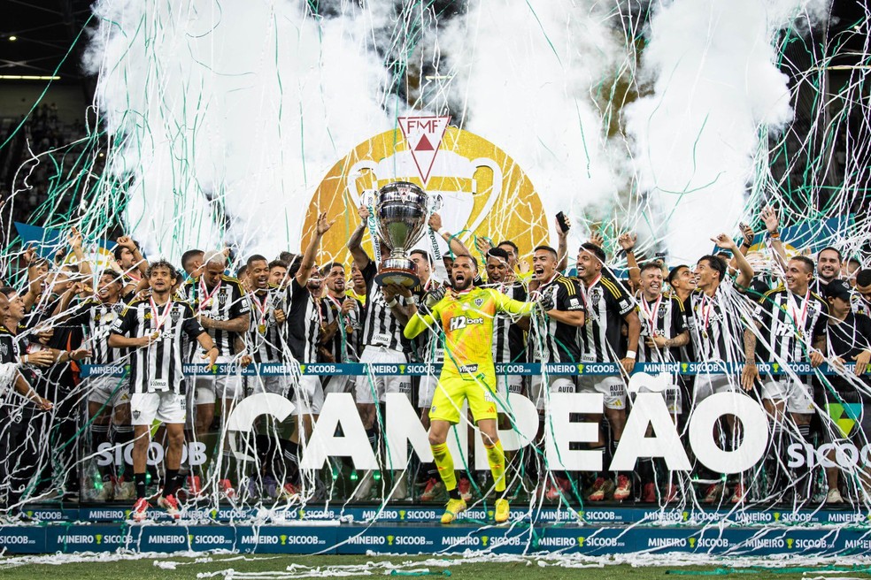 Atlético-MG levanta a taça de campeão mineiro de 2025 — Foto: Reprodução