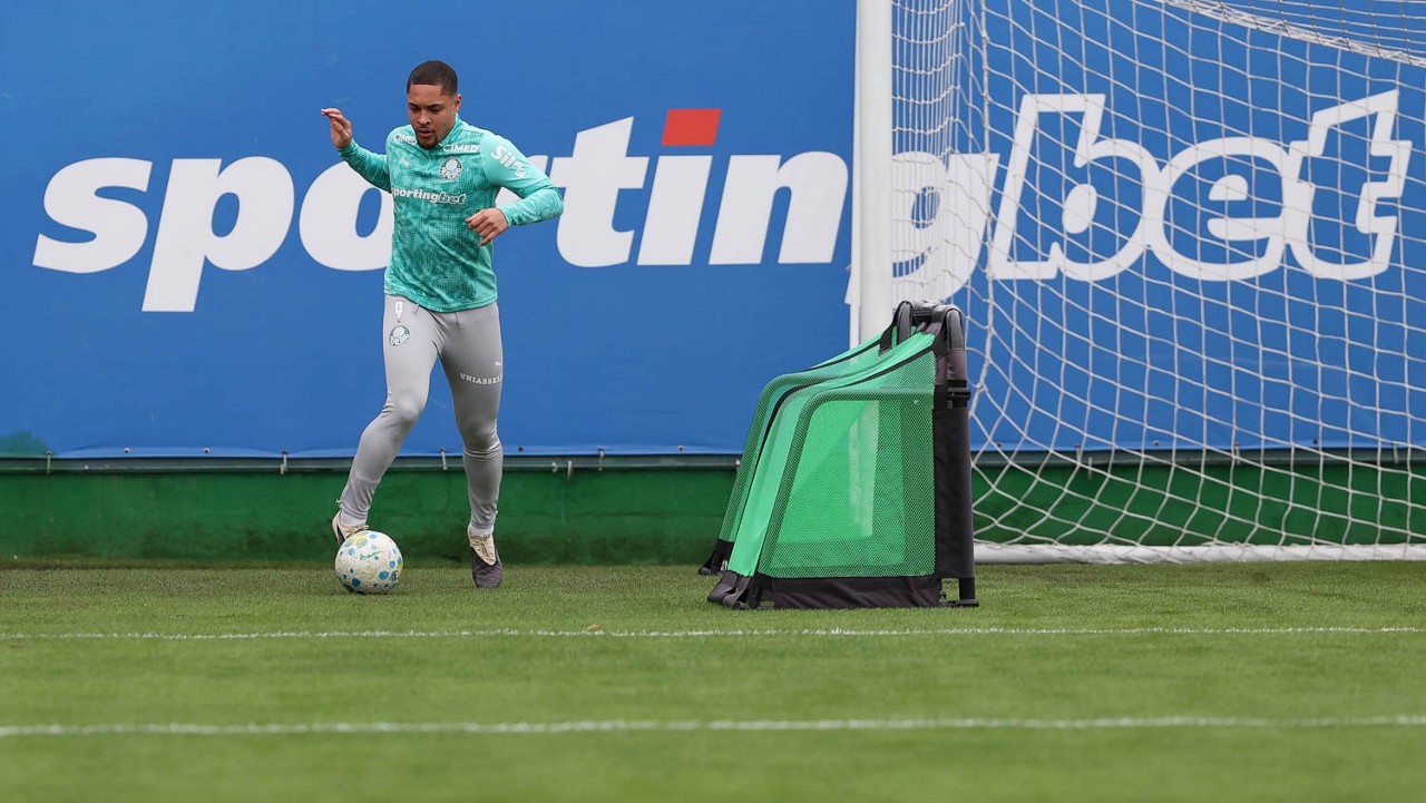 Palmeiras retoma os trabalhos no gramado com intenso treino após reapresentação