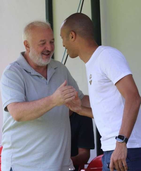 Reapresentação do São Paulo conta com visita de ex-zagueiro Miranda.