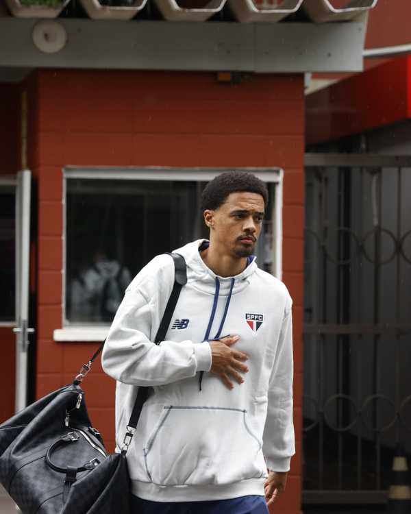 Jamal Lewis desfalca Irlanda do Norte por lesão e inicia tratamento no São Paulo