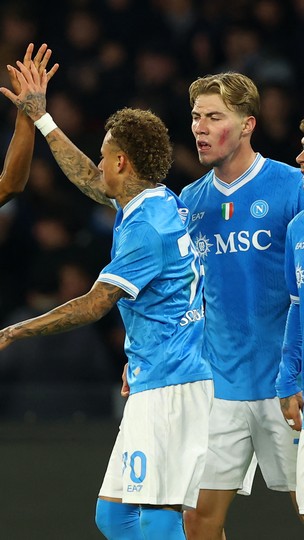 Com dois de David Neres, Napoli vence Atalanta e assume liderança