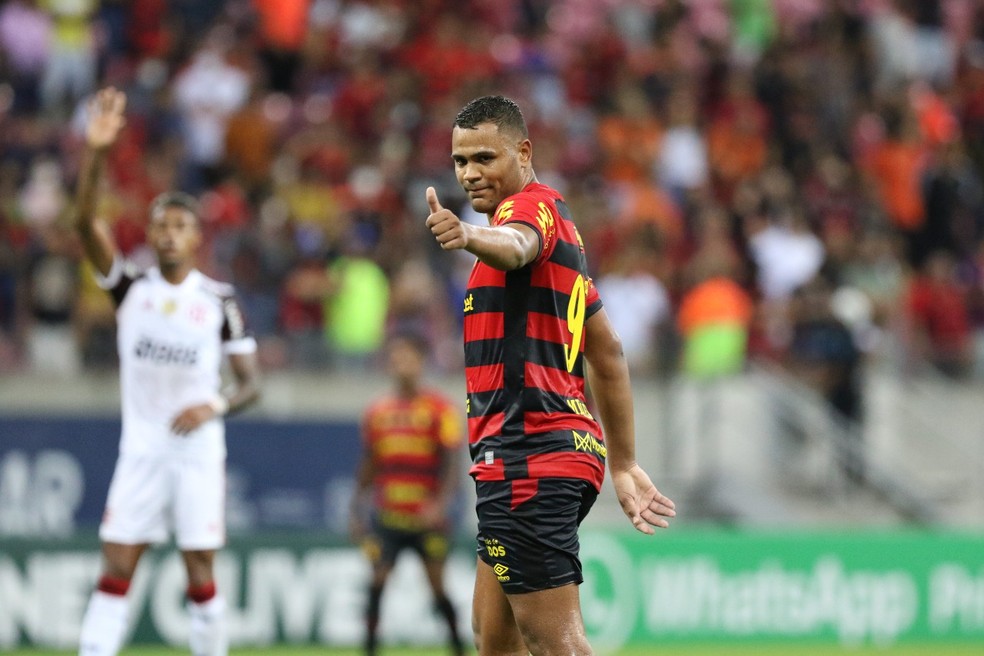 Em clássico empolgante, hat-trick de Mikael sela vitória rubro-negra sobre  o Náutico - Sport Club do Recife
