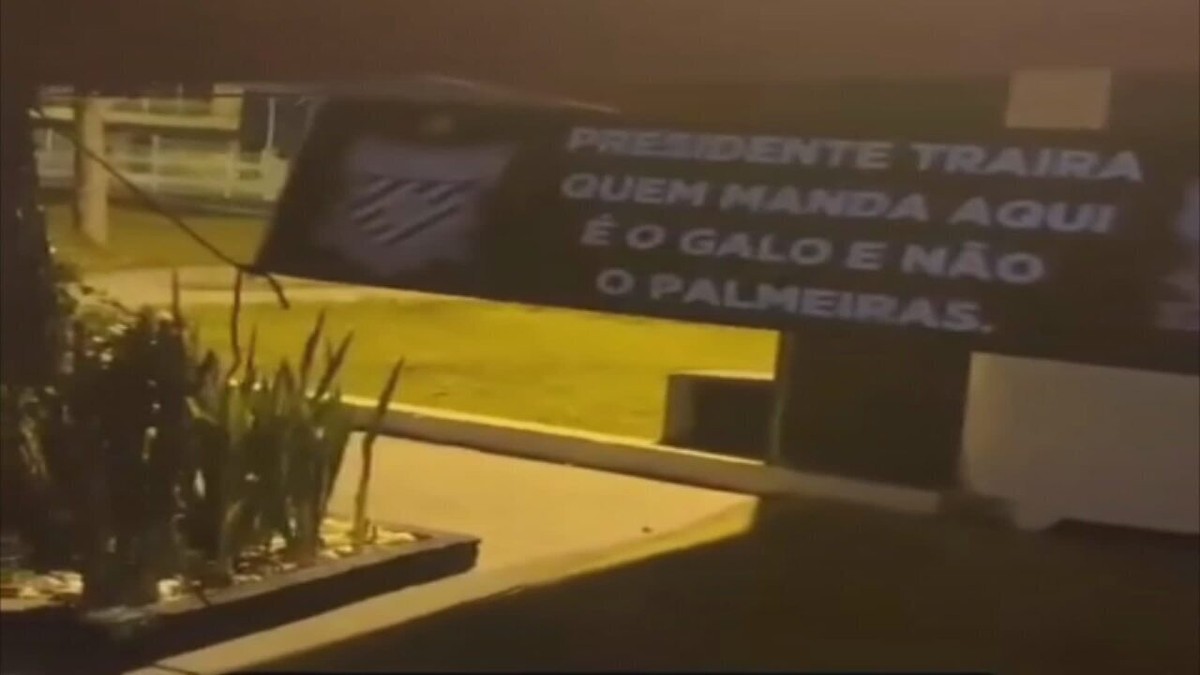 Torcida do Paulista protesta contra parceria com o Palmeiras para cessão do estádio Jayme Cintra: 