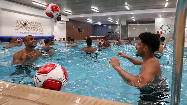 Palmeiras faz atividade na piscina após disputar dois jogos-treino no sábado
