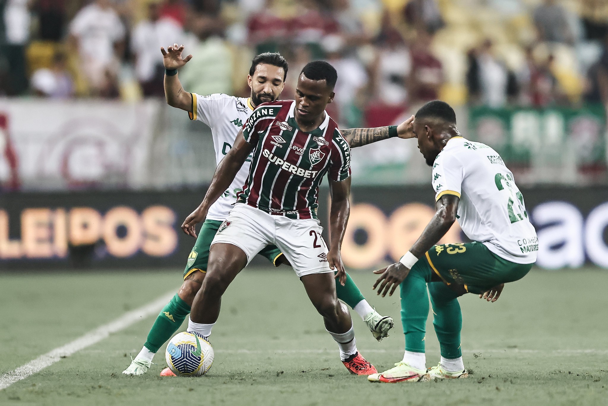 Fluminense acerta renovação de contrato com Jhon Arias