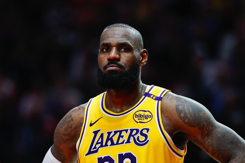 LeBron contra o Portland Trail Blazers — Foto: Alika Jenner/Getty Images