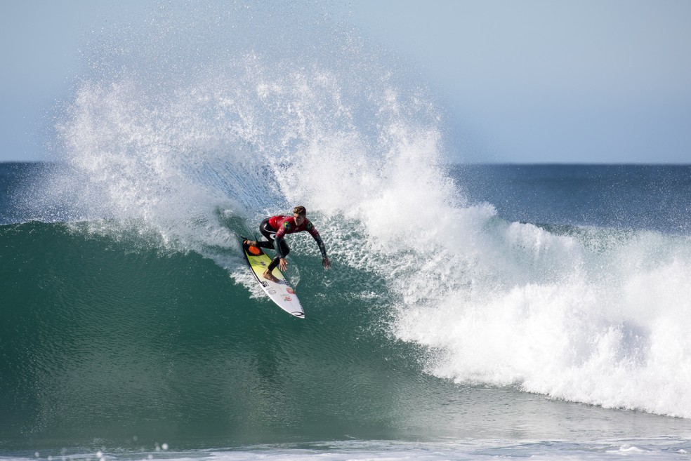 Gabriel Medina consegue avançar para as quartas em J-Bay — Foto: WSL / Tostee