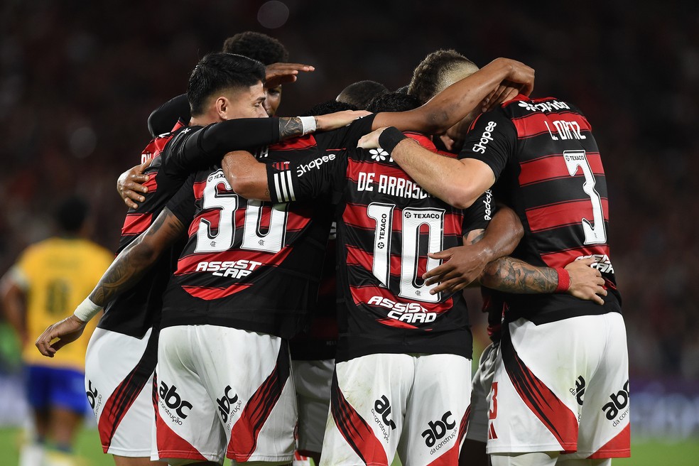 Jogadores do Flamengo comemoram gol contra o Mirassol — Foto: Alexandre Durão