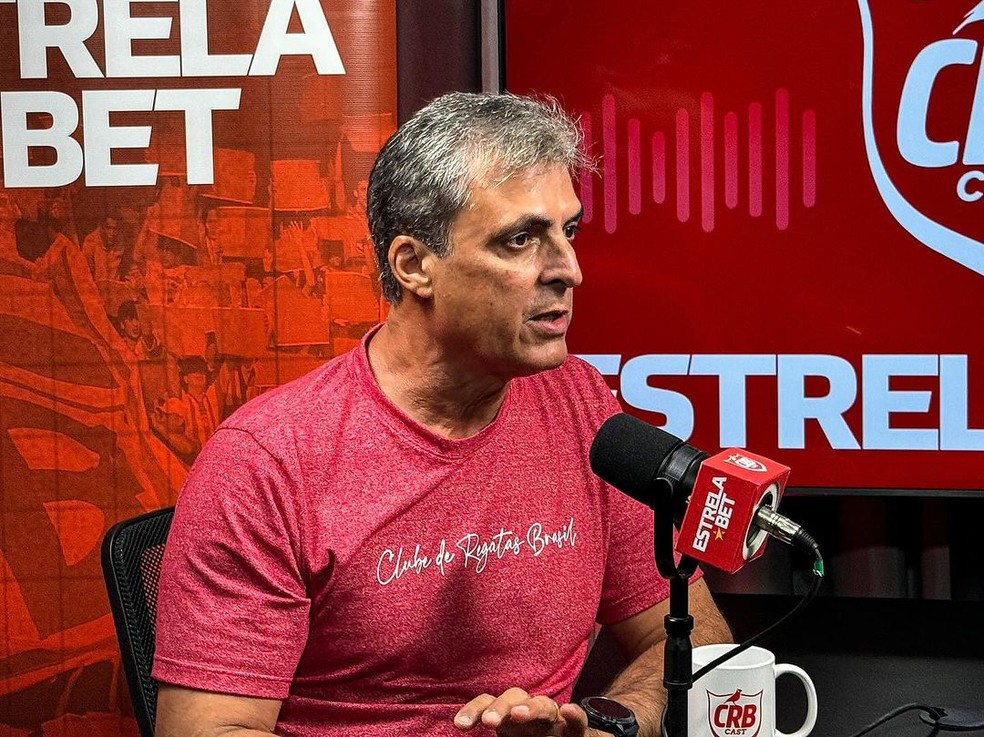 Marroquim disse que CRB vai precisar compensar adversidade do Marizão com empenho em campo — Foto: Reprodução / CRB Cast