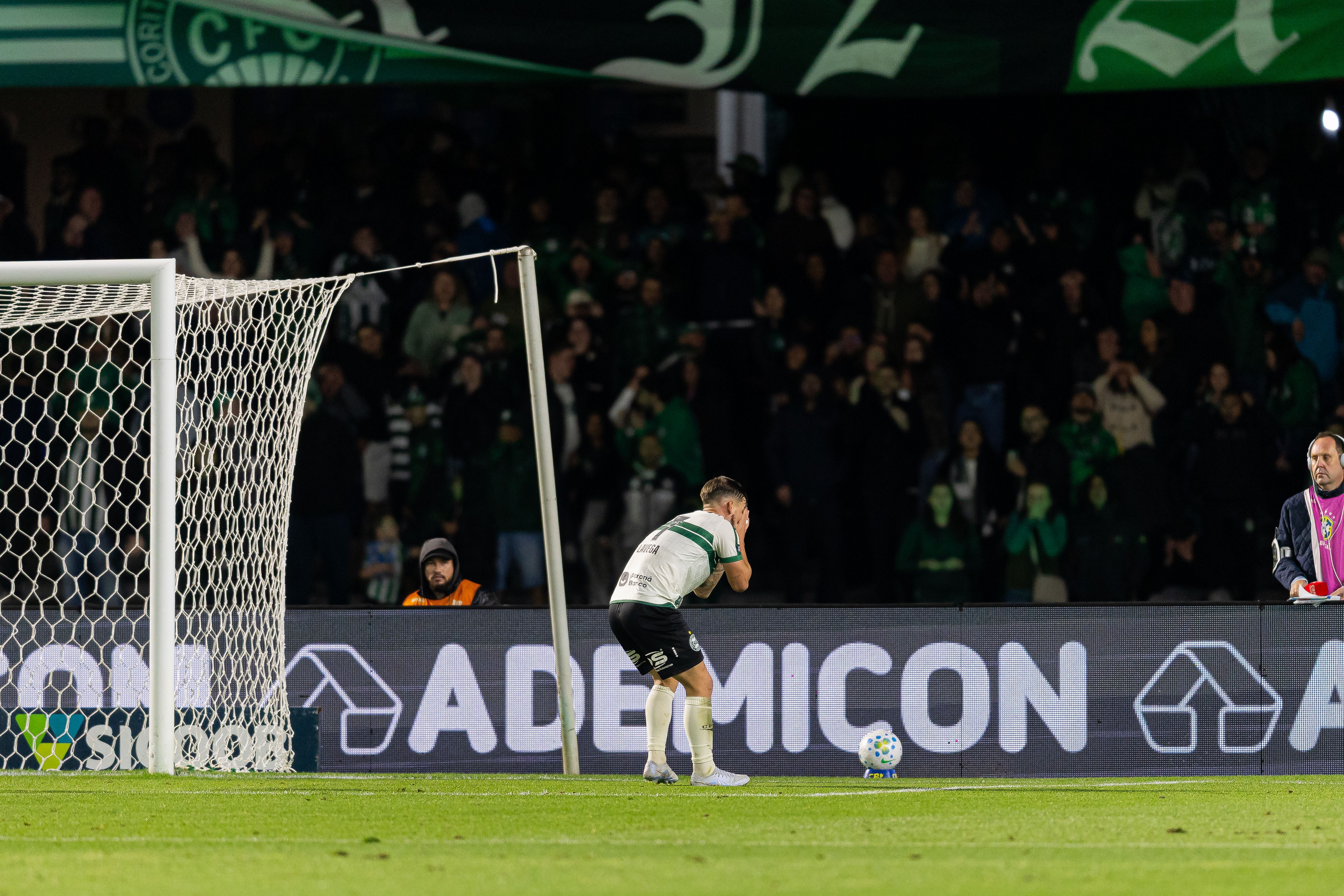 Coritiba fica previsível na reta final e risco de rebaixamento cresce após derrota para o Grêmio — Análise