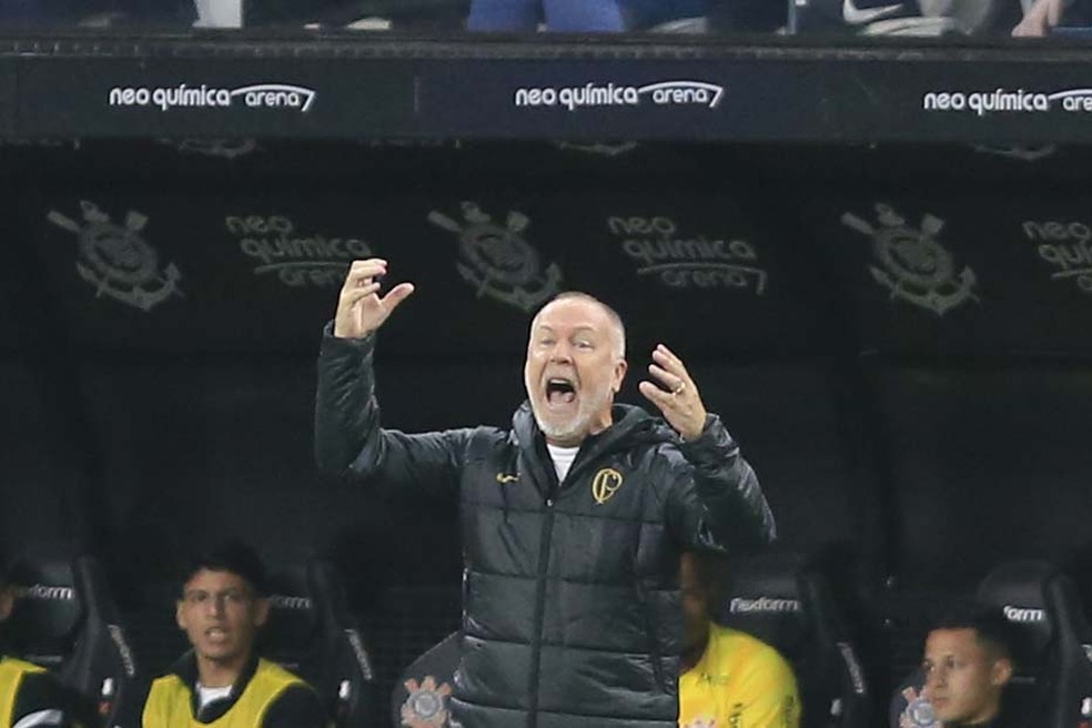 Mano Menezes em Corinthians x Athletico — Foto: Fernando Roberto
