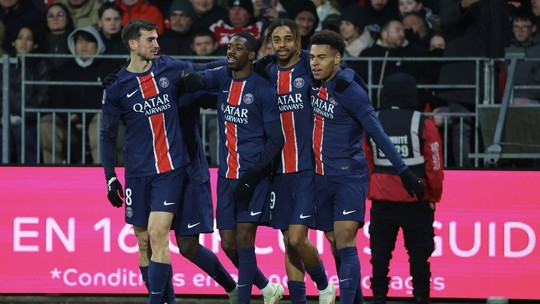 VEJA COMO LUIS ENRIQUE MOTIVOU 'TIME DE GARÇONS' NO PSG - Treinador é conhecido por dar muitos treinos curtos, conversas francas e proteção aos jogadores