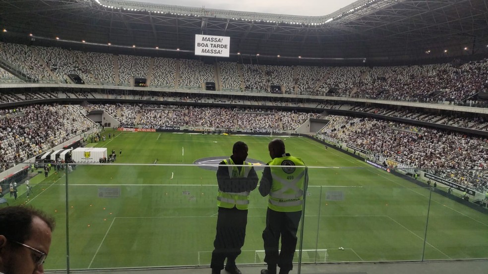 Visão da primeira fileira acima da área destina a pessoas deficientes — Foto: Dannyellen Paiva
