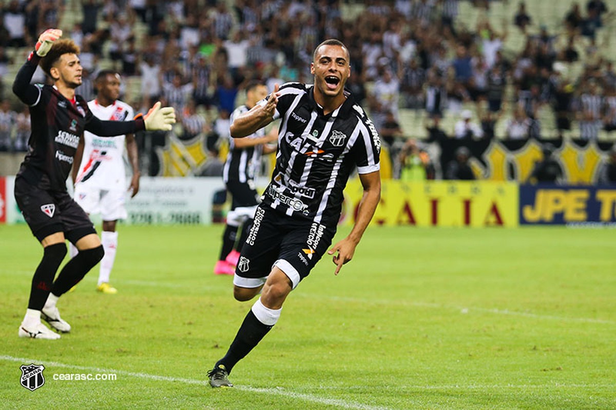 Diretoria do Galo faz proposta por atacante do Ceará e tenta vencer concorrentes