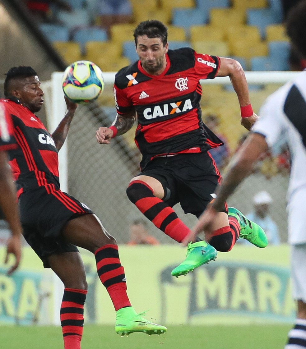 Donatti em ação pelo Flamengo em 2017 — Foto: Gilvan de Souza