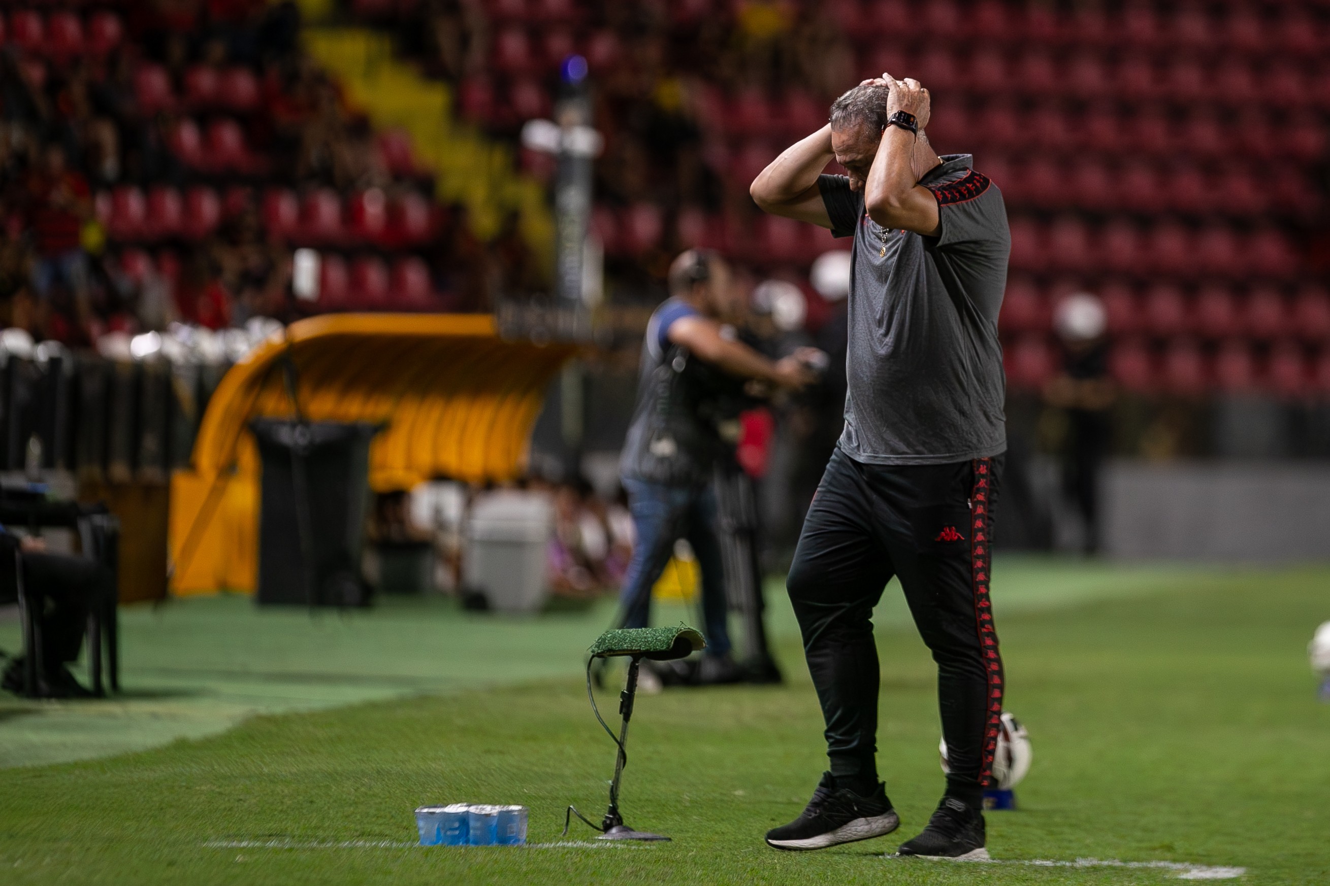 Sport encerra ciclo de Márcio Goiano após derrota para o Fortaleza