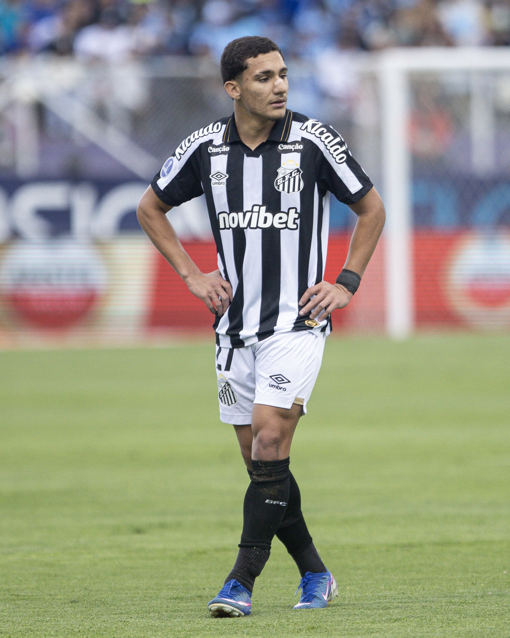 Santos acerta renovação de contrato com Davizinho até 2031; multa é de 100 milhões de euros