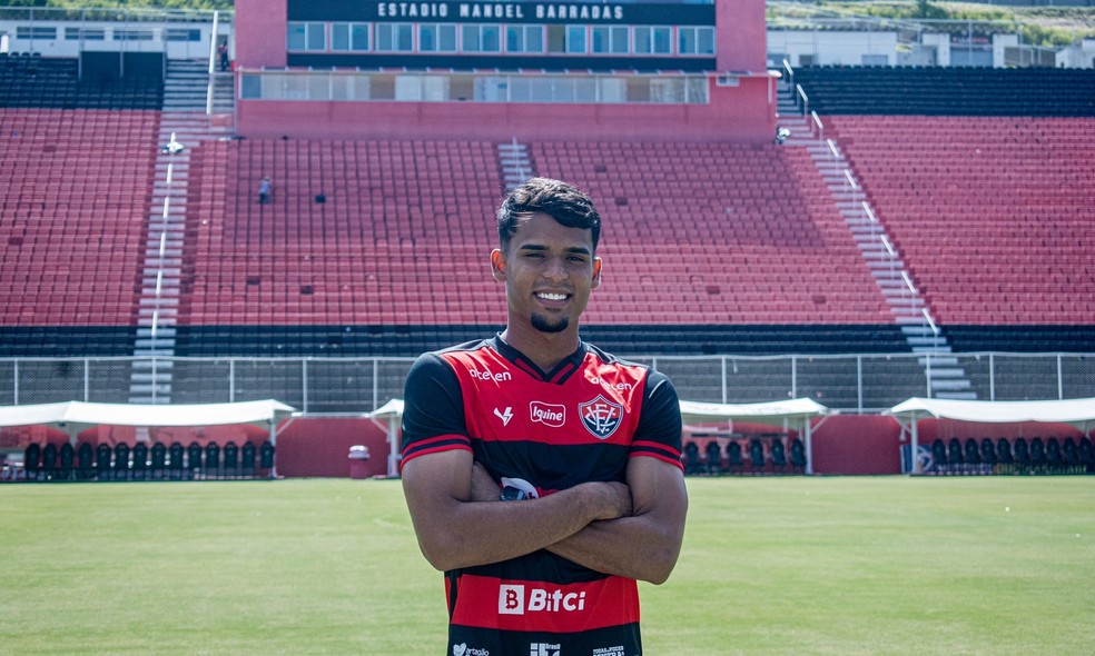 Vitória está interessado em lateral que jogou o Brasileirão pelo Vasco