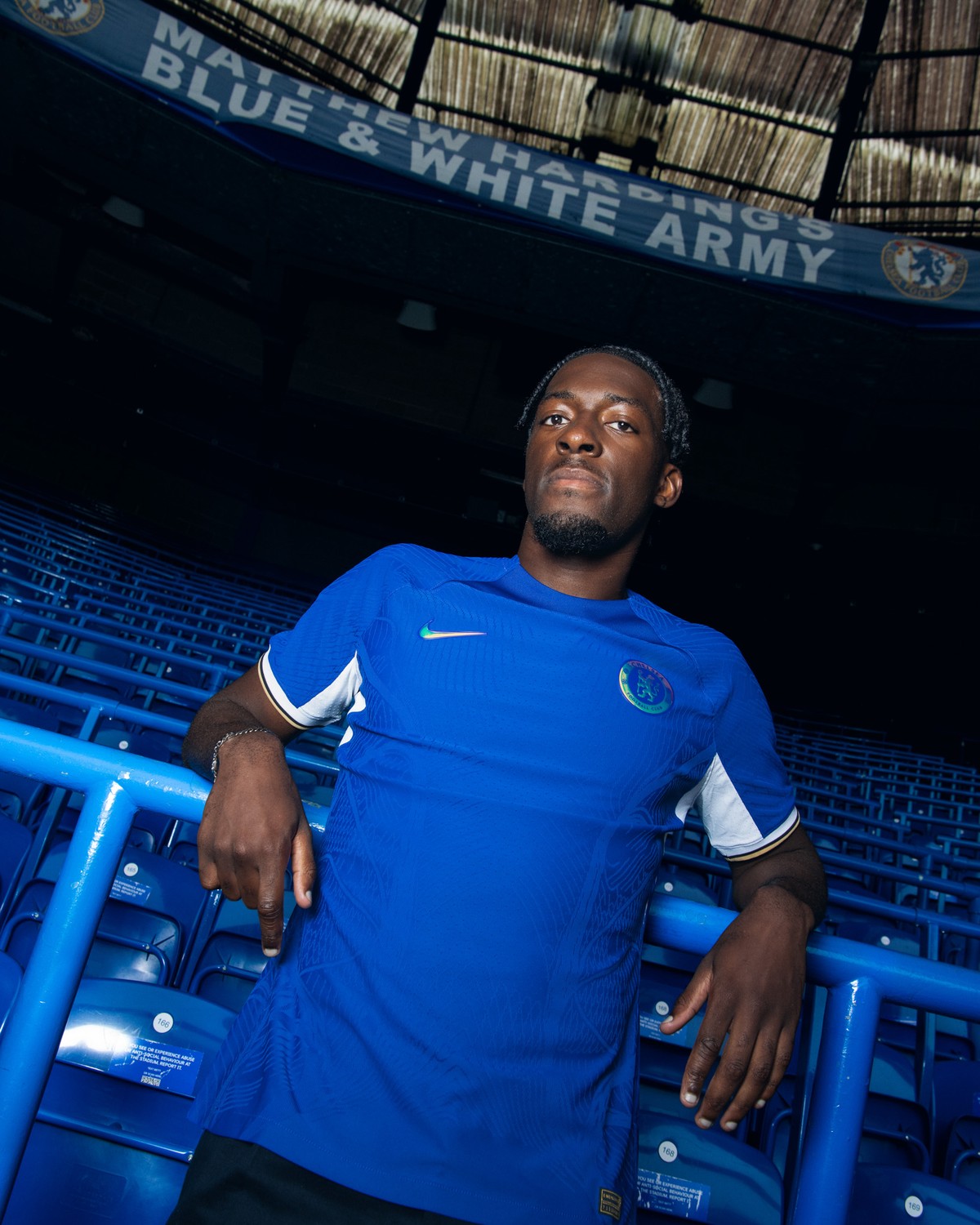 Chelsea anuncia a contratação do zagueiro Disasi, que estava no Monaco