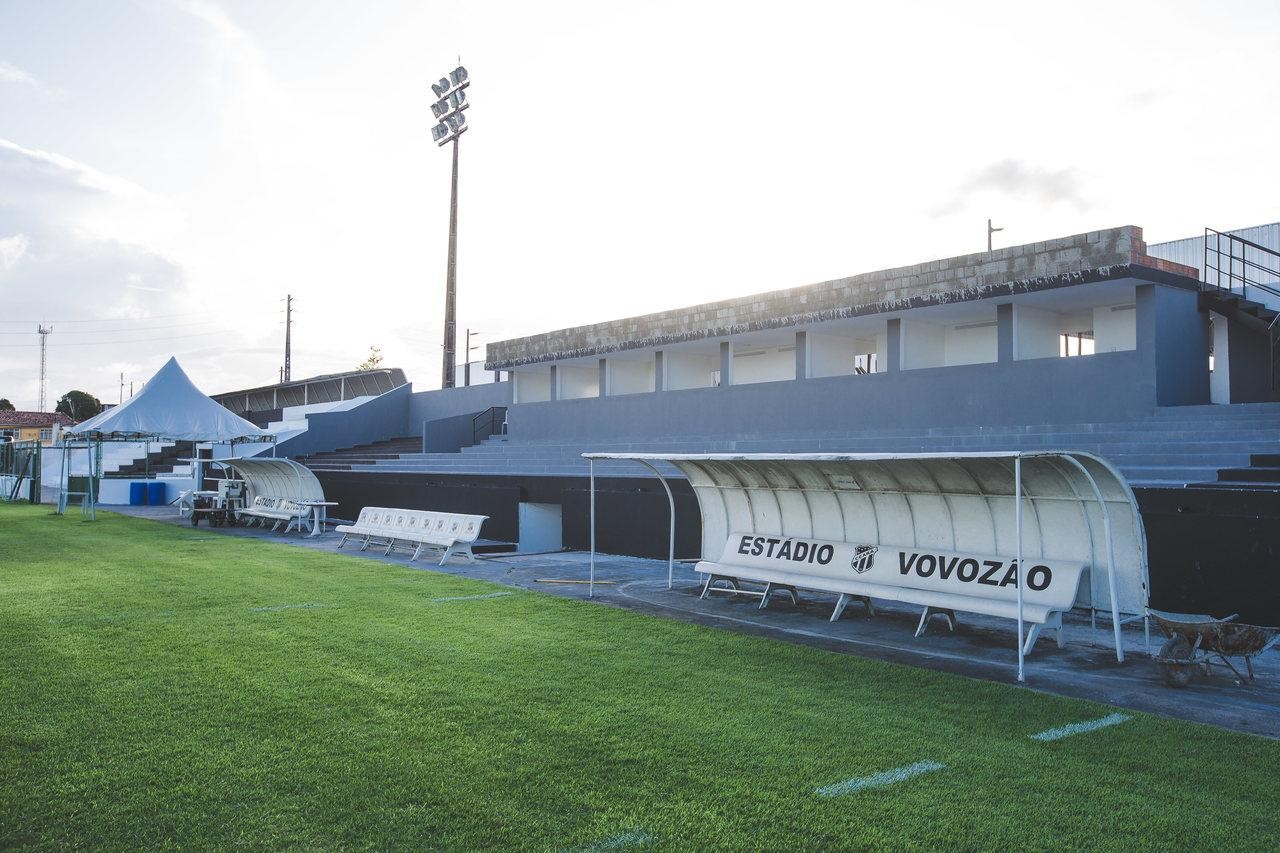 Atrasos salariais no Ceará atingem jogadores, comissão técnica e funcionários, além do feminino
