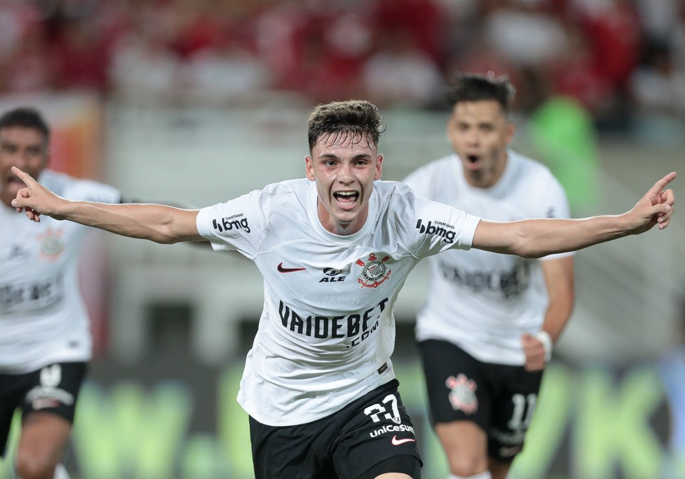 Breno Bidon comemora primeiro gol como profissional do Corinthians — Foto: Rodrigo Coca / Ag.Corinthians
