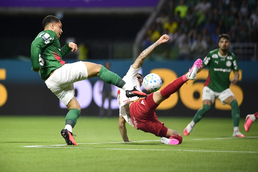 Vitor Roque na partida entre Palmeiras e Internacional � Foto: Marcos Ribolli