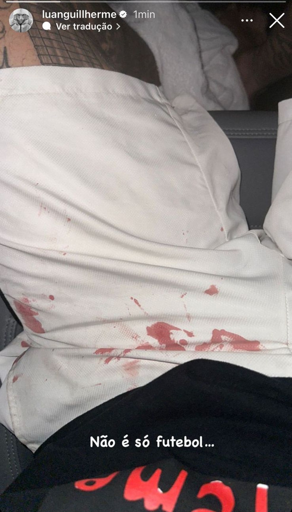 Luan, do Corinthians, faz postagem de bermuda com sangue nas redes sociais — Foto: Reprodução