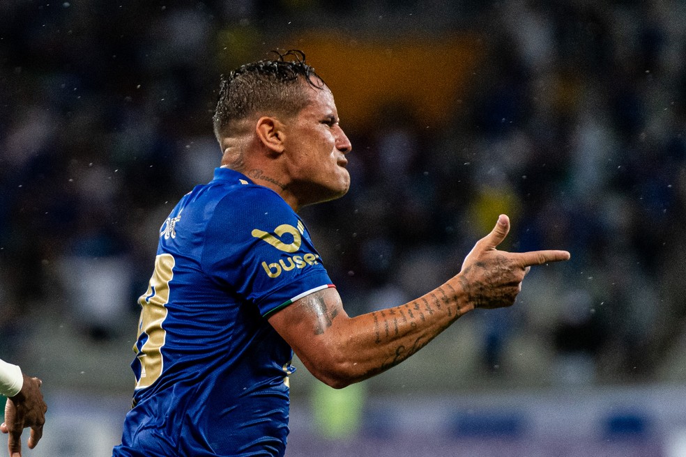 Estilo Saci: gol sofrido pelo Cruzeiro chama a atenção da web; assista -  18/04/2021 - UOL Esporte