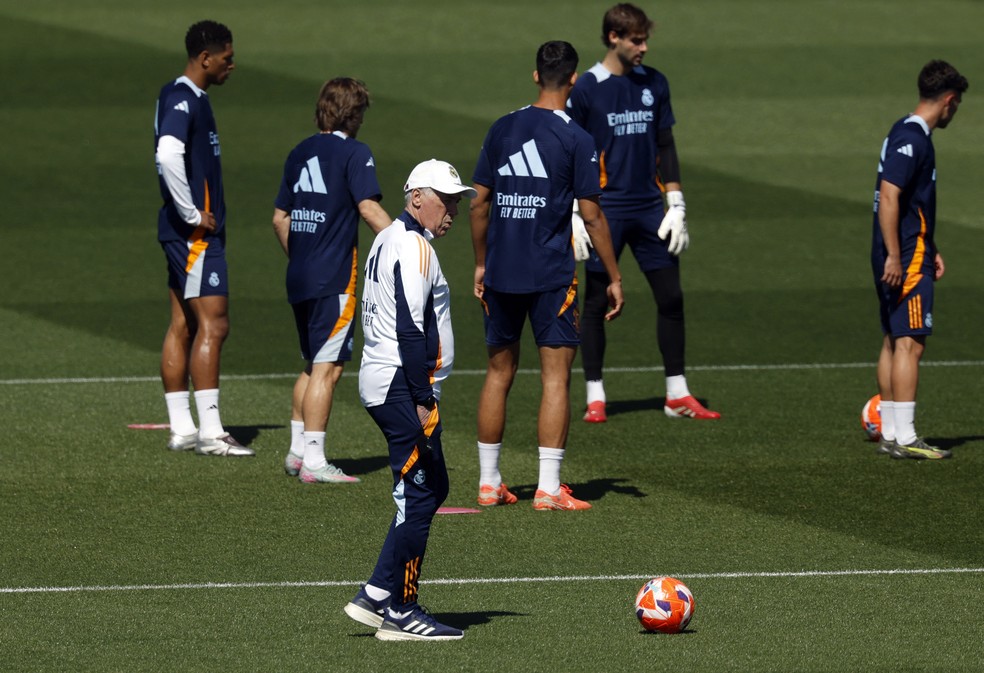 Ancelotti no treino do Real Madrid nesta tera-feira  Foto: REUTERS