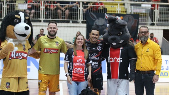 Sorocaba Futsal e Joinville se unemcassino online que paga na horaação para doar cão-guia a torcedora deficiente visual 