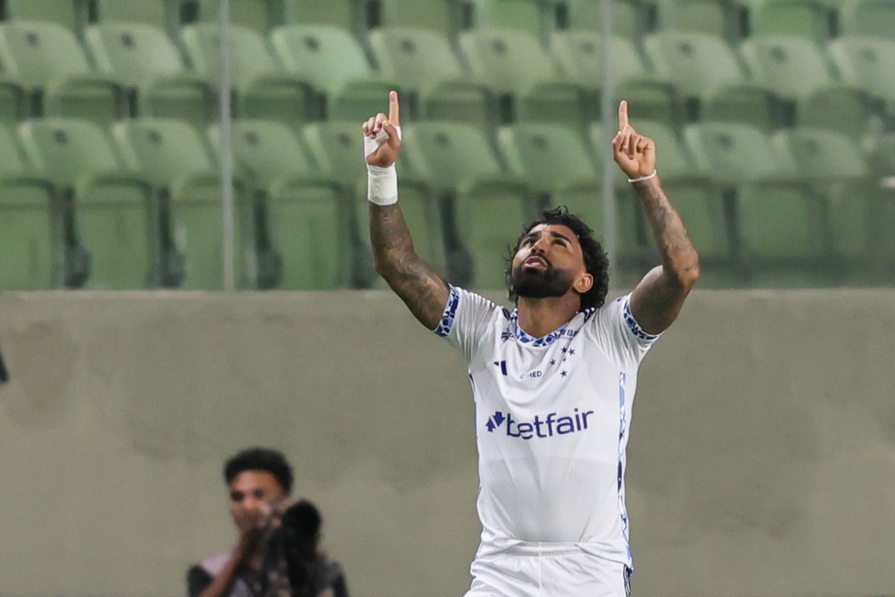 Gabigol comemora gol pelo Cruzeiro — Foto: Gilson Lobo/AGIF