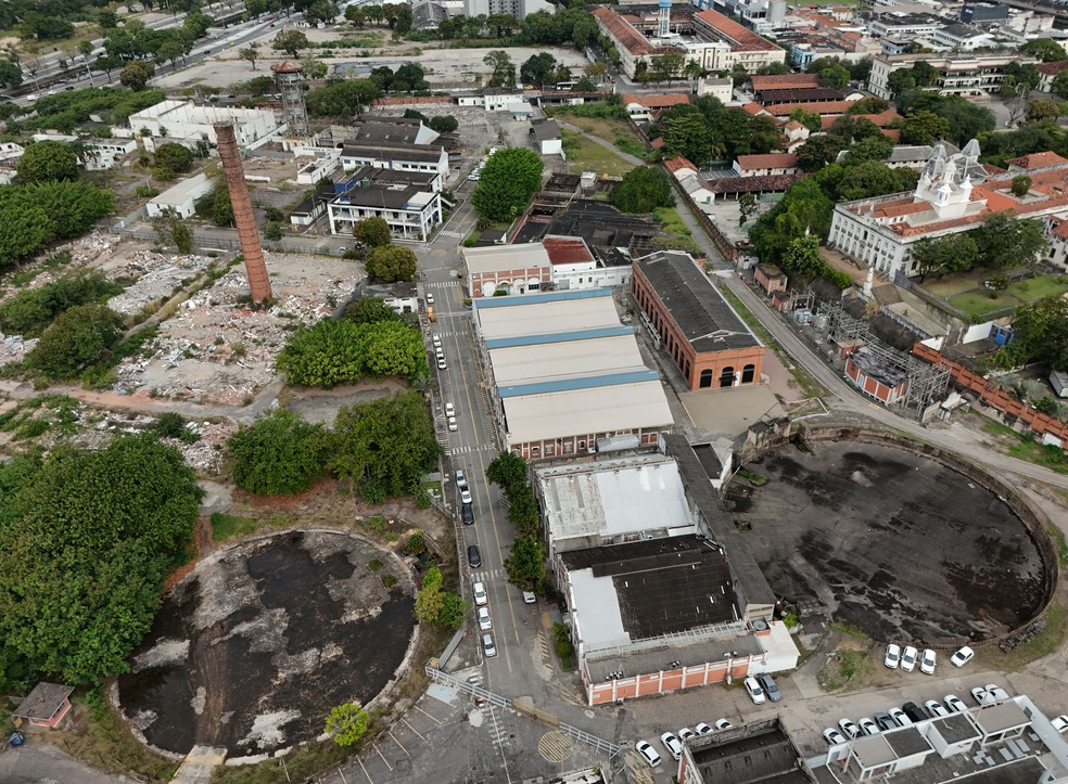Novas fotos mostram poucas alteraes em terreno do Gasmetro um ano aps compra pelo Flamengo  Foto: Andr Duro