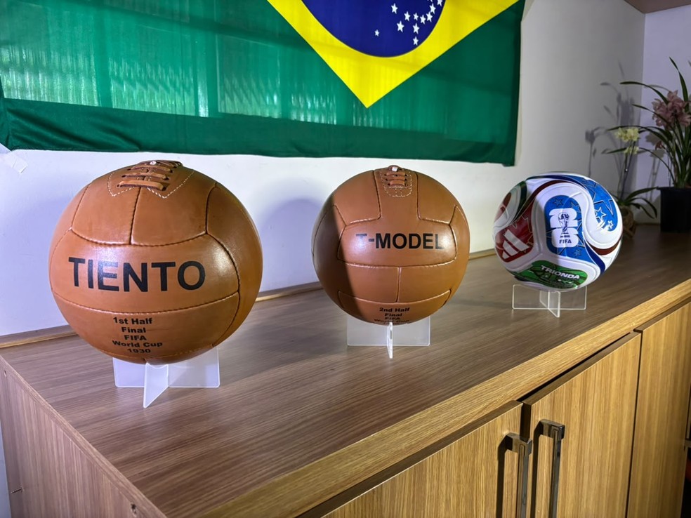 Wilson com a bola favorita da coleção